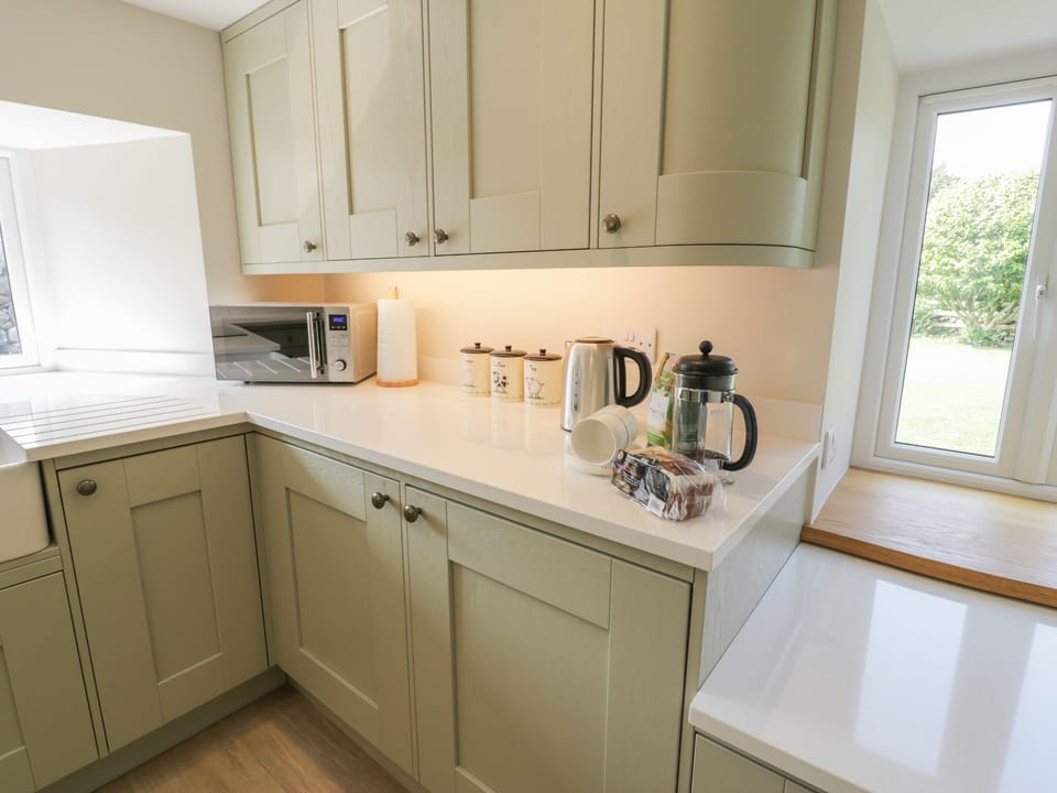 Cottage | Private kitchen | Fridge, microwave, dishwasher, electric kettle