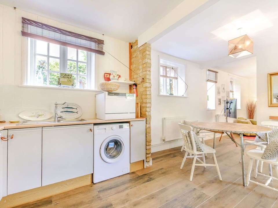 Cottage | Private kitchen | Fridge, microwave, dishwasher, electric kettle