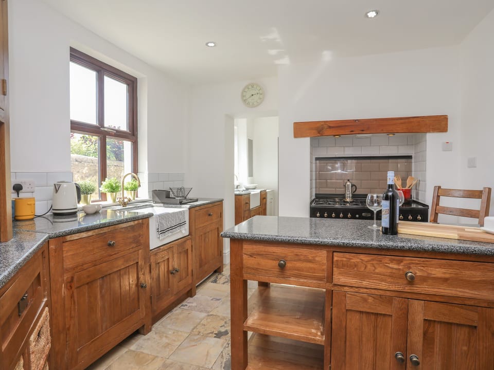 Cottage | Private kitchen | Fridge, dishwasher, electric kettle, toaster