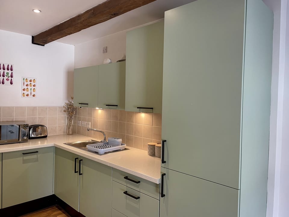 Cottage | Private kitchen | Fridge, microwave, dishwasher, electric kettle