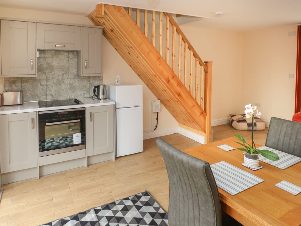 Cottage | Private kitchen | Fridge, microwave, dishwasher, electric kettle