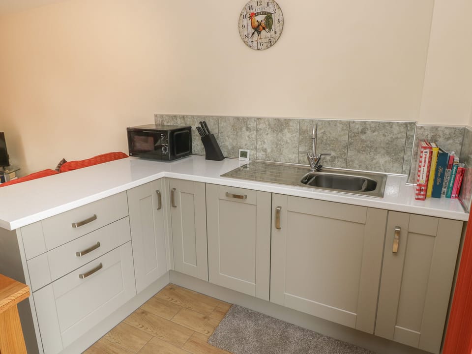 Cottage | Private kitchen | Fridge, microwave, dishwasher, electric kettle