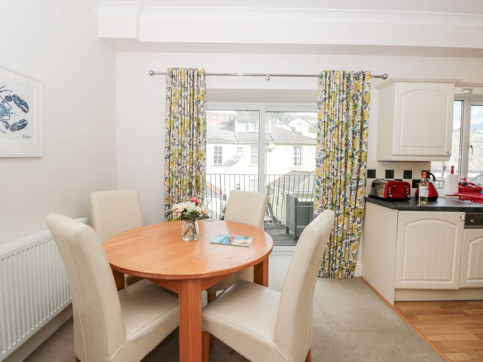 Cottage | Private kitchen | Fridge, dishwasher, electric kettle, toaster