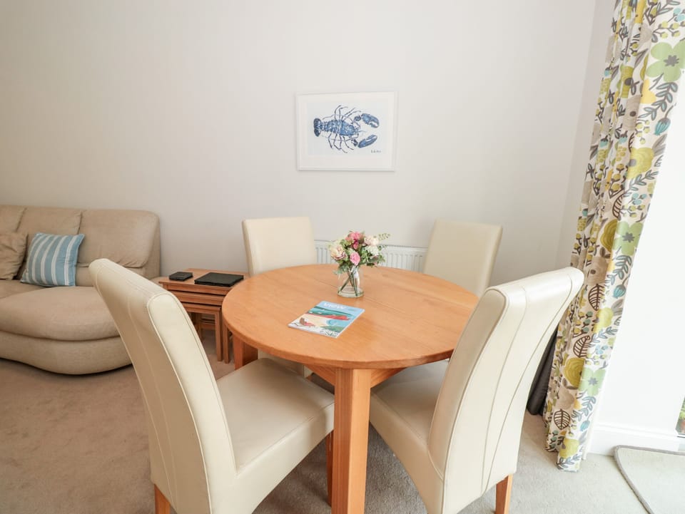 Cottage | Private kitchen | Fridge, dishwasher, electric kettle, toaster