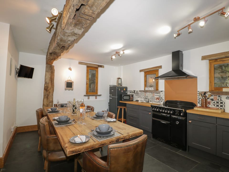 Cottage | Interior