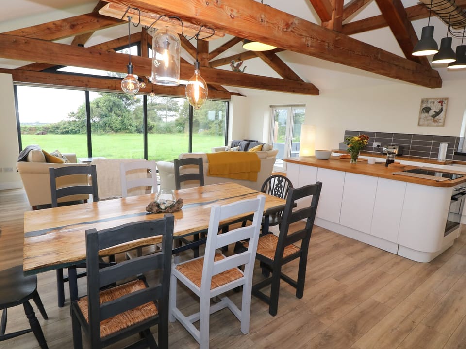 Cottage | Private kitchen | Fridge, microwave, dishwasher, electric kettle