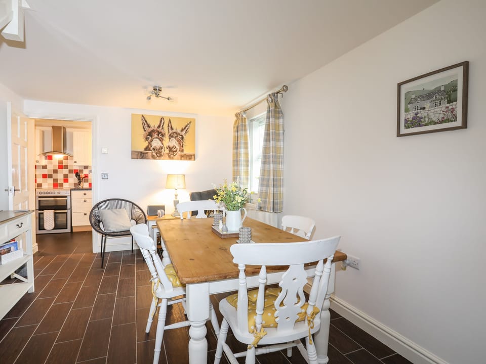 Cottage | Private kitchen | Fridge, microwave, dishwasher, cookware/dishes/utensils