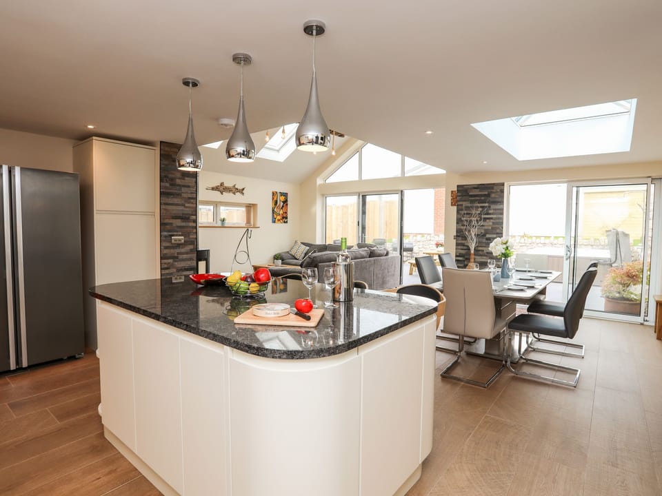 Cottage | Private kitchen | Fridge, dishwasher, electric kettle, toaster
