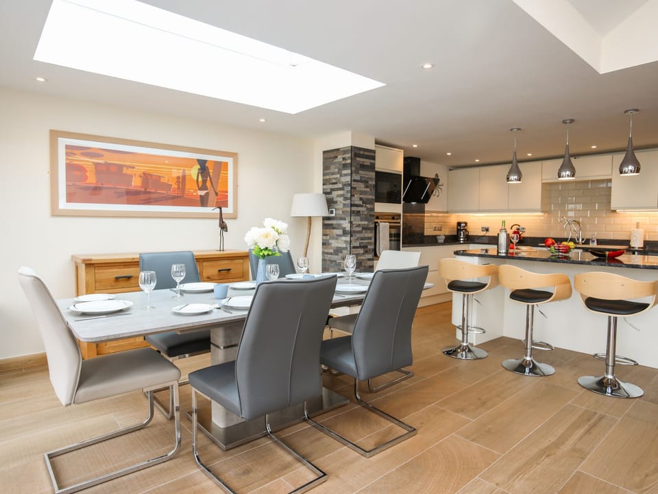 Cottage | Private kitchen | Fridge, dishwasher, electric kettle, toaster