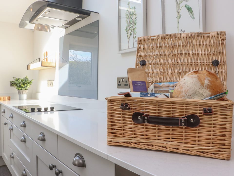 Cottage | Private kitchen | Fridge, dishwasher, electric kettle, toaster