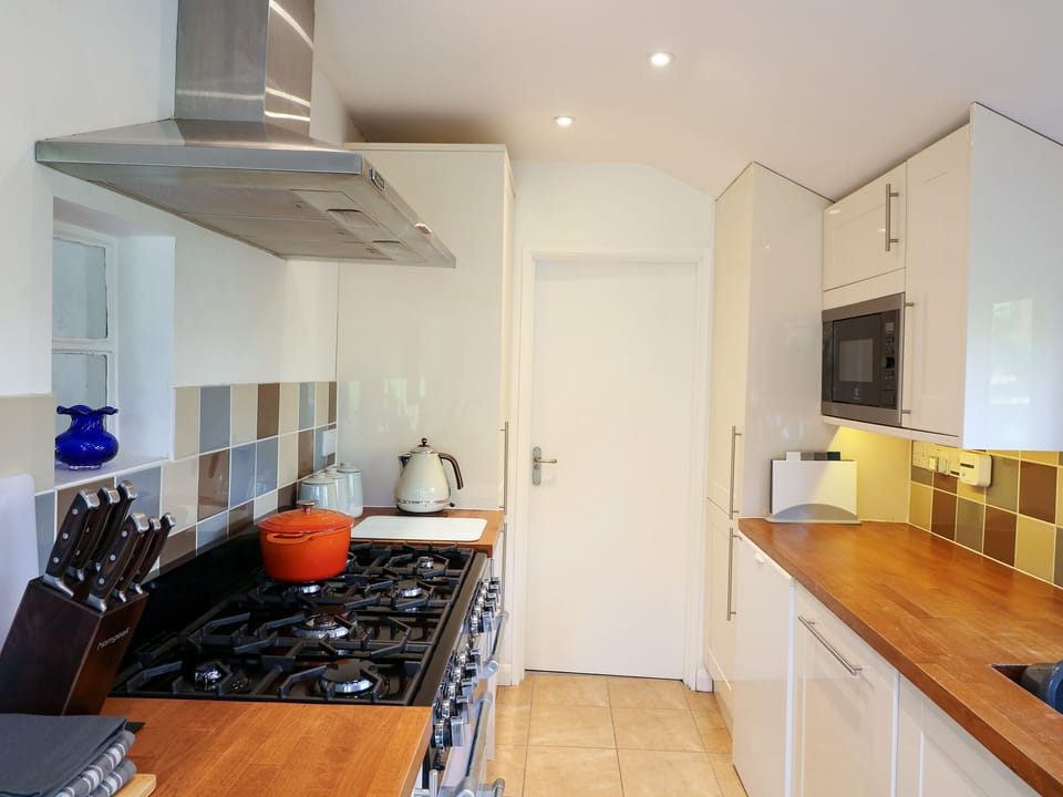 Cottage | Private kitchen | Fridge, microwave, dishwasher, electric kettle