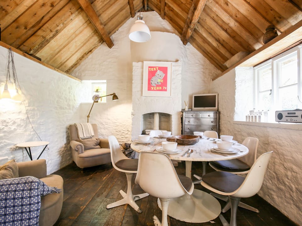 Cottage | Living room | Fireplace