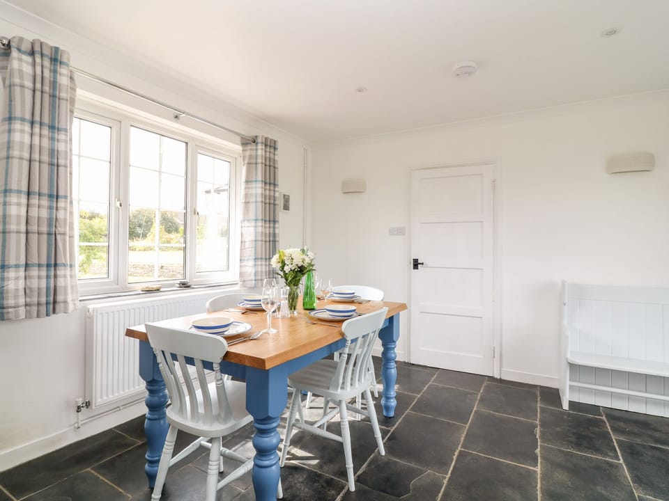 Cottage | Private kitchen | Fridge, microwave, dishwasher, electric kettle
