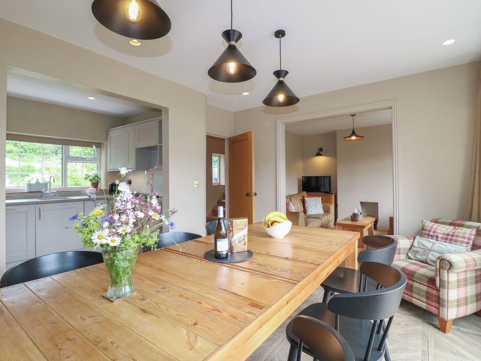 Cottage | Dining