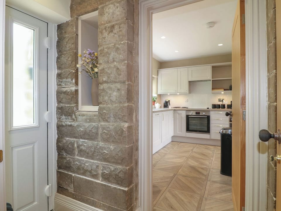 Cottage | Private kitchen | Fridge, microwave, dishwasher, cookware/dishes/utensils