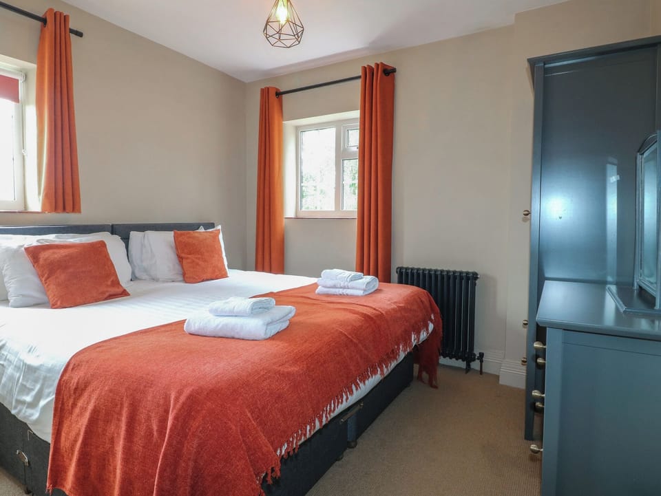 Cottage | 3 bedrooms, WiFi (free), individually decorated, individually furnished