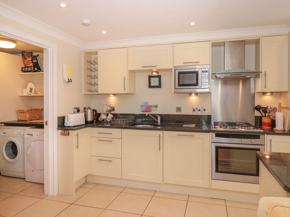 Cottage | Private kitchen | Fridge, microwave, dishwasher, electric kettle