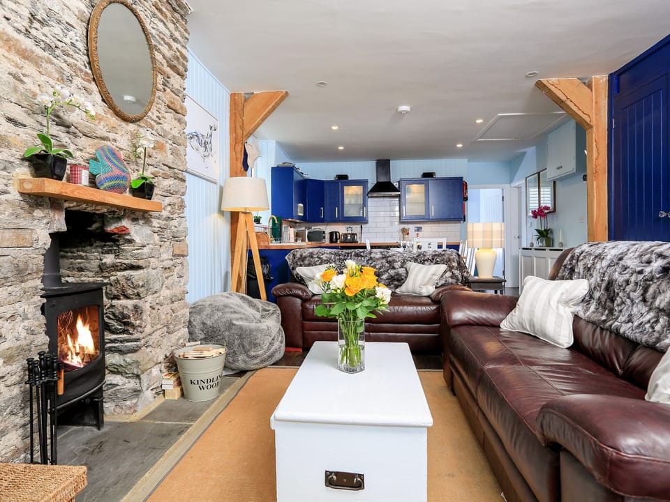 Cottage | Living room | Fireplace