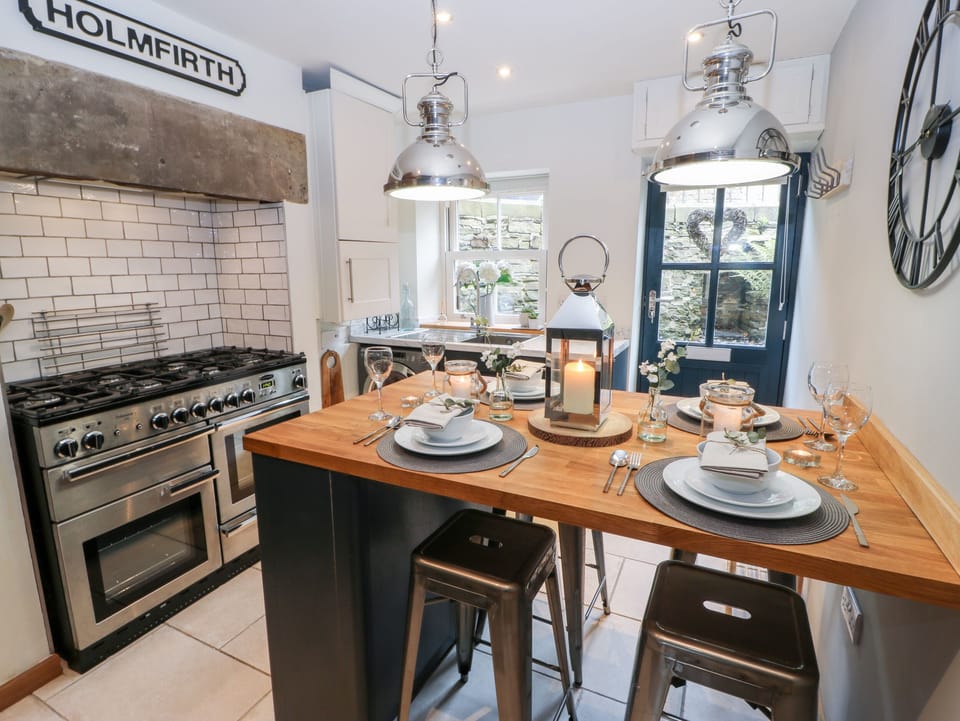 Cottage | Private kitchen | Fridge, dishwasher, electric kettle, toaster