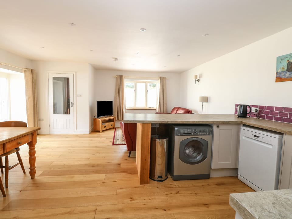 Cottage | Private kitchen | Fridge, microwave, dishwasher, electric kettle