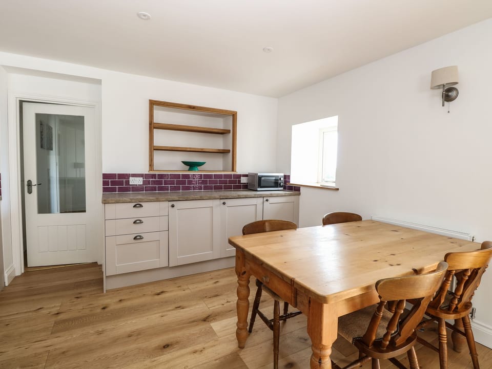 Cottage | Private kitchen | Fridge, microwave, dishwasher, electric kettle