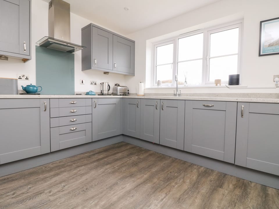 Cottage | Private kitchen | Fridge, dishwasher, electric kettle, toaster