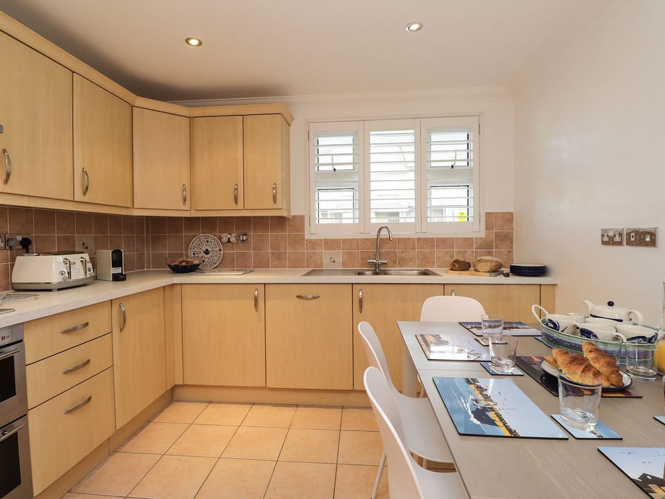 Cottage | Private kitchen | Fridge, microwave, dishwasher, electric kettle
