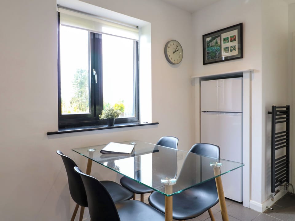 Cottage | Dining