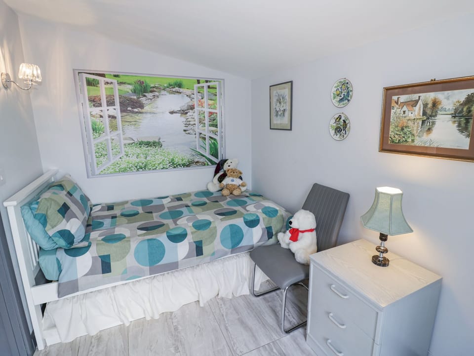 Cottage | 2 bedrooms, individually decorated, individually furnished, free WiFi