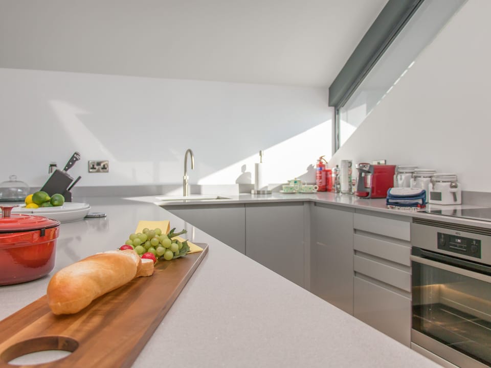 Cottage | Private kitchen | Fridge, microwave, dishwasher, electric kettle
