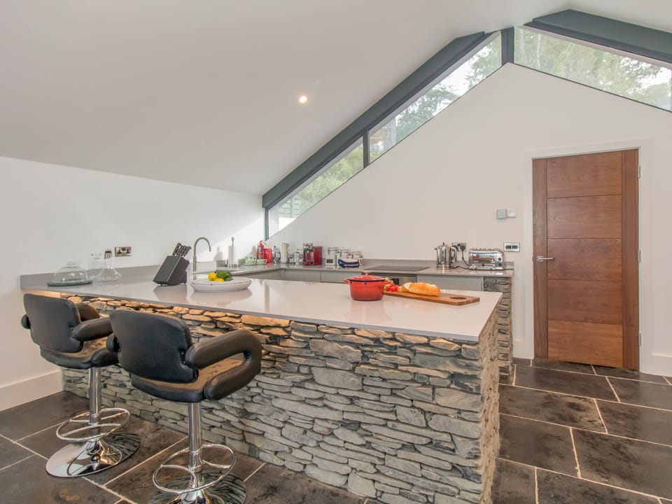 Cottage | Private kitchen | Fridge, microwave, dishwasher, electric kettle