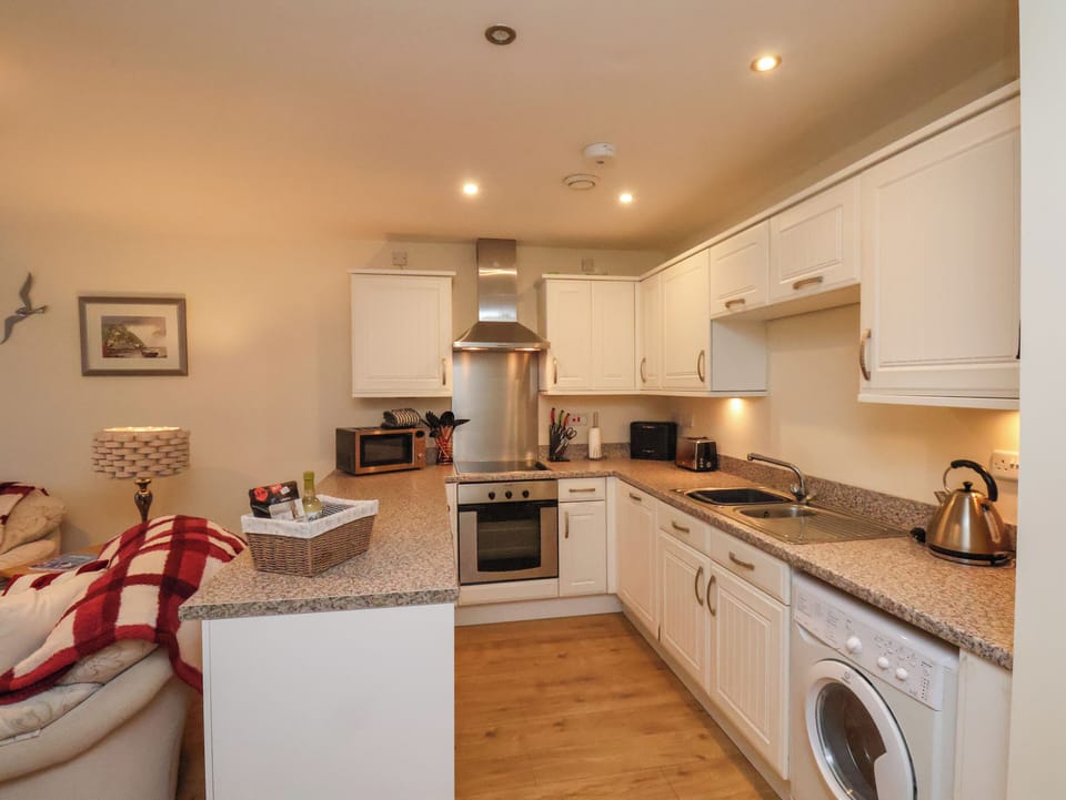 Cottage | Private kitchen | Fridge, microwave, dishwasher, electric kettle