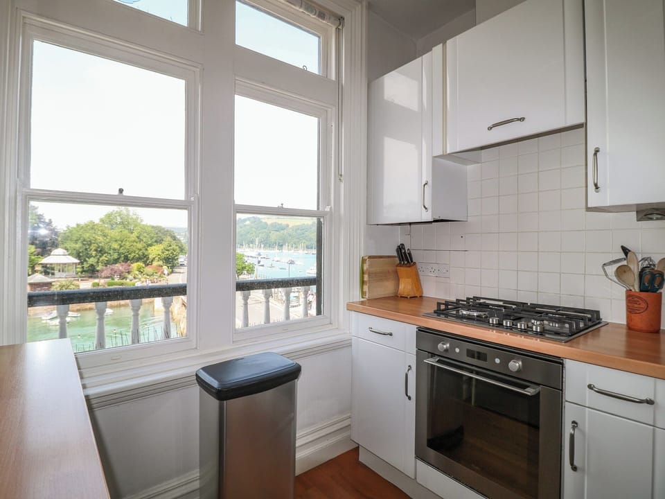 Cottage | Private kitchen | Fridge, dishwasher, electric kettle, toaster