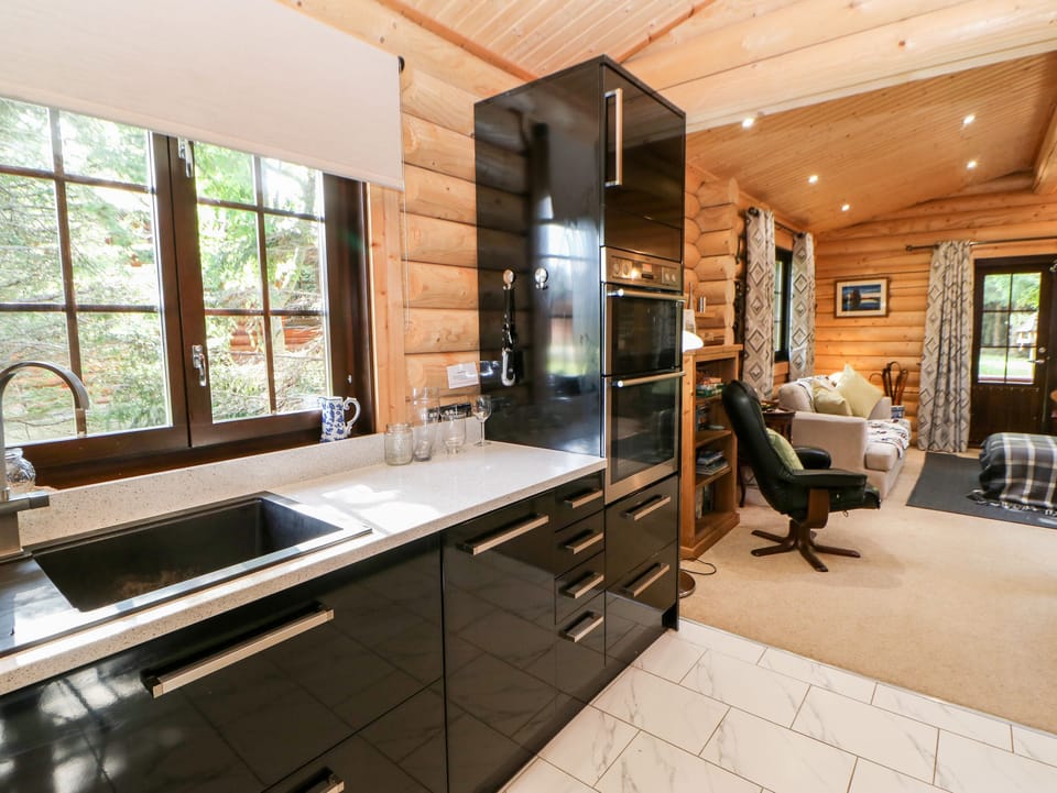 Cottage | Private kitchen | Fridge, microwave, dishwasher, electric kettle