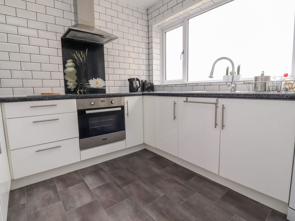 Cottage | Private kitchen | Fridge, microwave, dishwasher, electric kettle