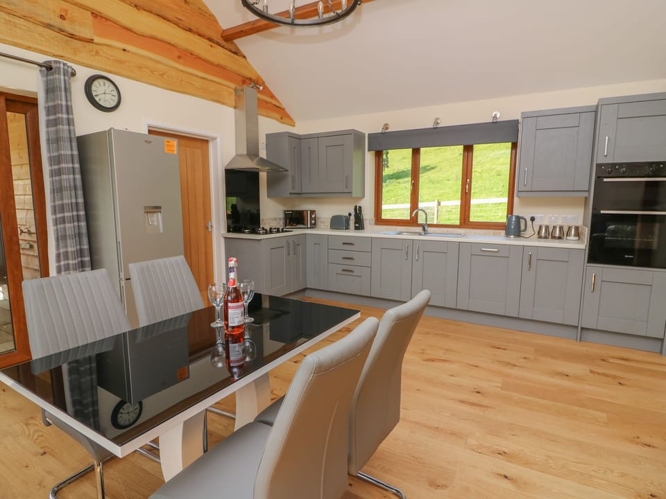 Cottage | Private kitchen | Fridge, microwave, dishwasher, electric kettle