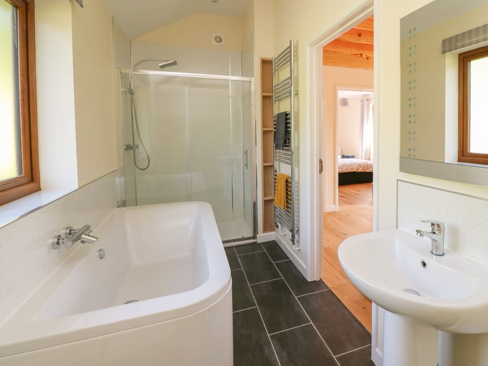 Ploony Hill Cabin Cottage in Llangunllo