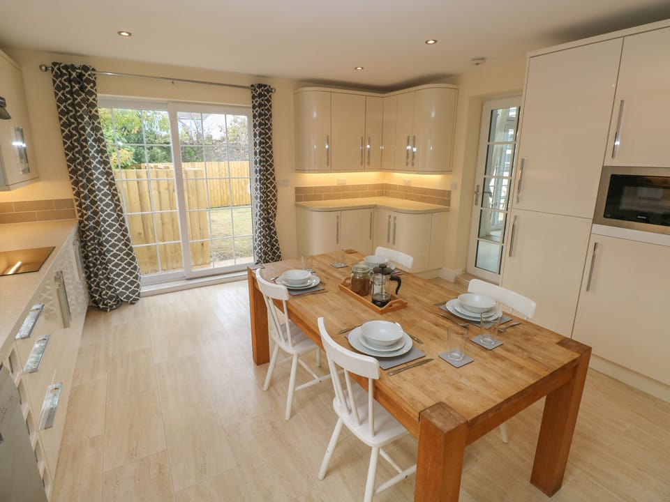 Cottage | Private kitchen | Fridge, microwave, dishwasher, electric kettle