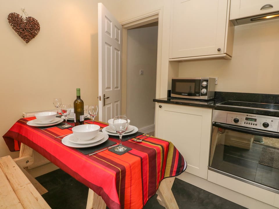 Cottage | Private kitchen | Fridge, microwave, dishwasher, electric kettle