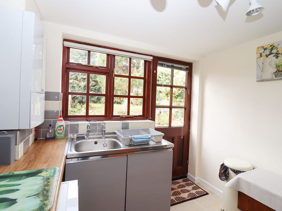 Cottage | Private kitchen | Fridge, microwave, dishwasher, electric kettle