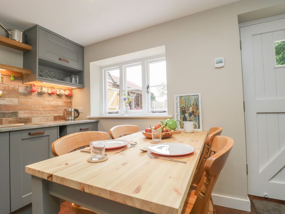 Cottage | Private kitchen | Fridge, microwave, dishwasher, electric kettle