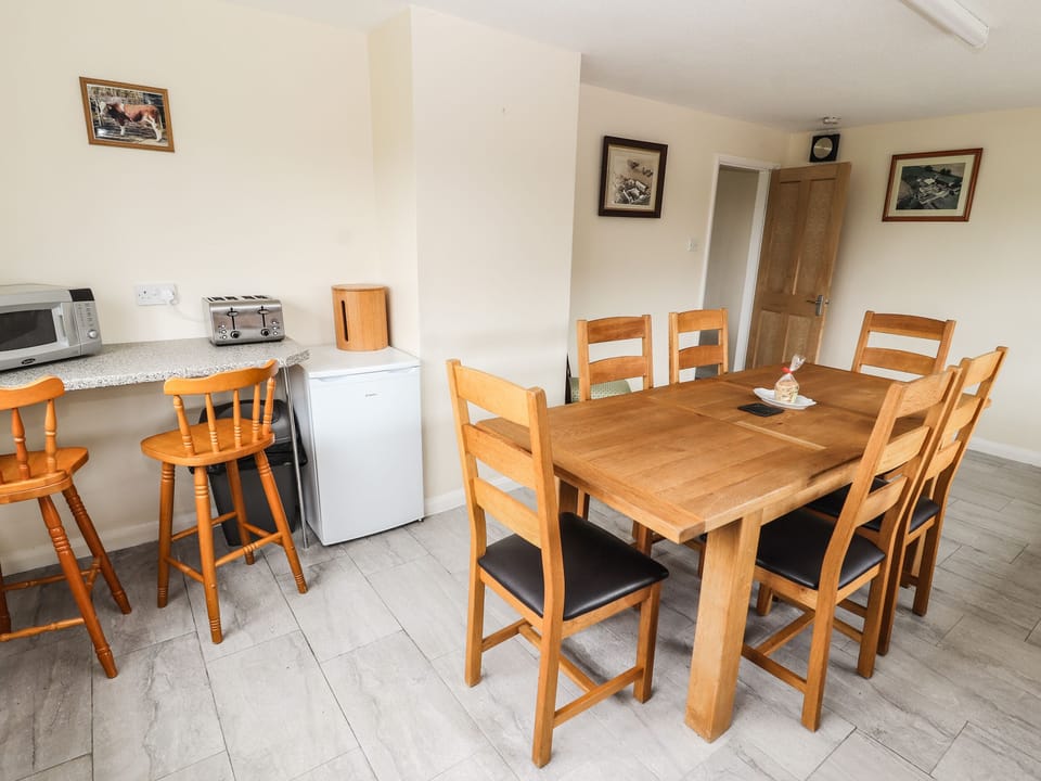 Cottage | Private kitchen | Fridge, microwave, dishwasher, electric kettle