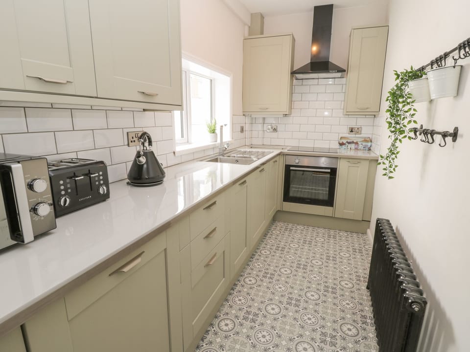 Cottage | Private kitchen | Fridge, microwave, dishwasher, electric kettle