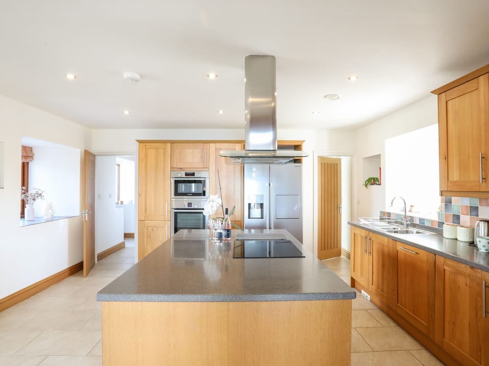 Cottage | Private kitchen | Fridge, microwave, dishwasher, electric kettle