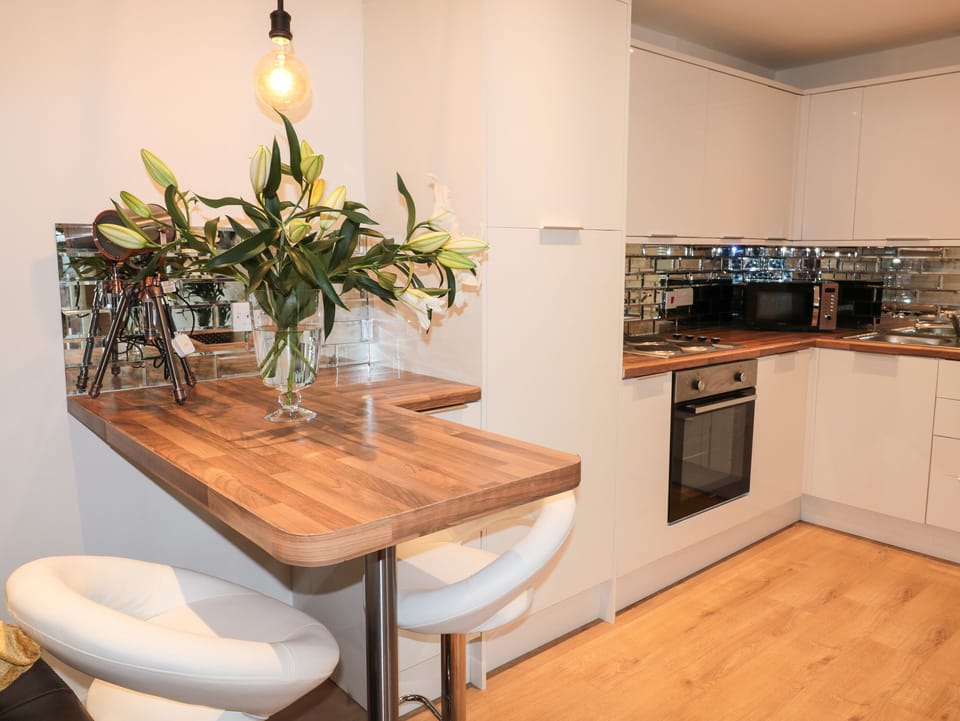Cottage | Private kitchen | Fridge, microwave, electric kettle, toaster