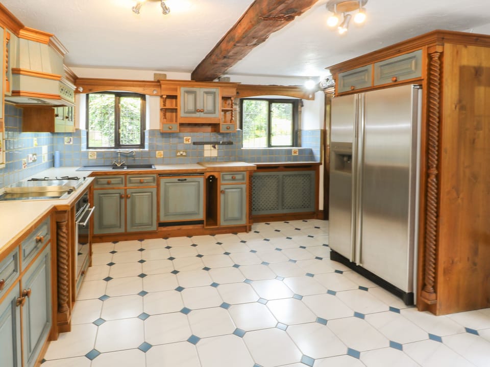 Cottage | Private kitchen | Fridge, dishwasher, electric kettle, cookware/dishes/utensils