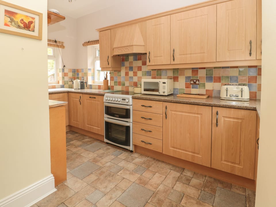 Cottage | Private kitchen | Fridge, microwave, dishwasher, electric kettle