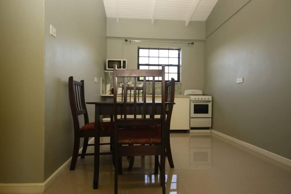 More Kitchen - Gas oven/stove.