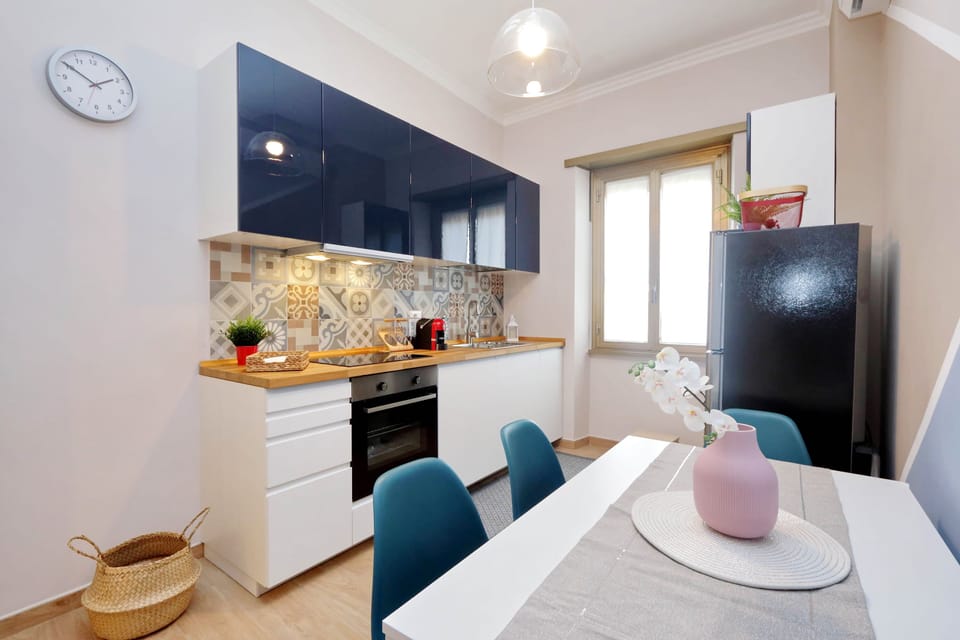 Family Apartment, 3 Bedrooms (The Place to Be) | Shared kitchen | Fridge, microwave, oven, stovetop