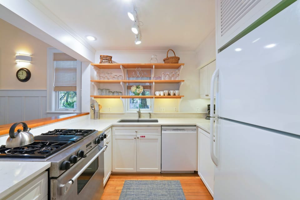 FULLY EQUIPPED UPDATED  KITCHEN